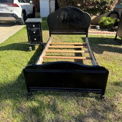 Country Cottage Antique Bedroom Set