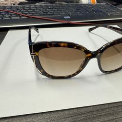 Women’s Tiffany & Co. TF4148 cat-eye sunglasses - Excellent Condition- Retail: $425