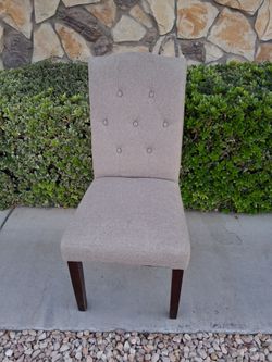 Chic Tufted Vanity Chair/ Neutral Desk Accent Chair