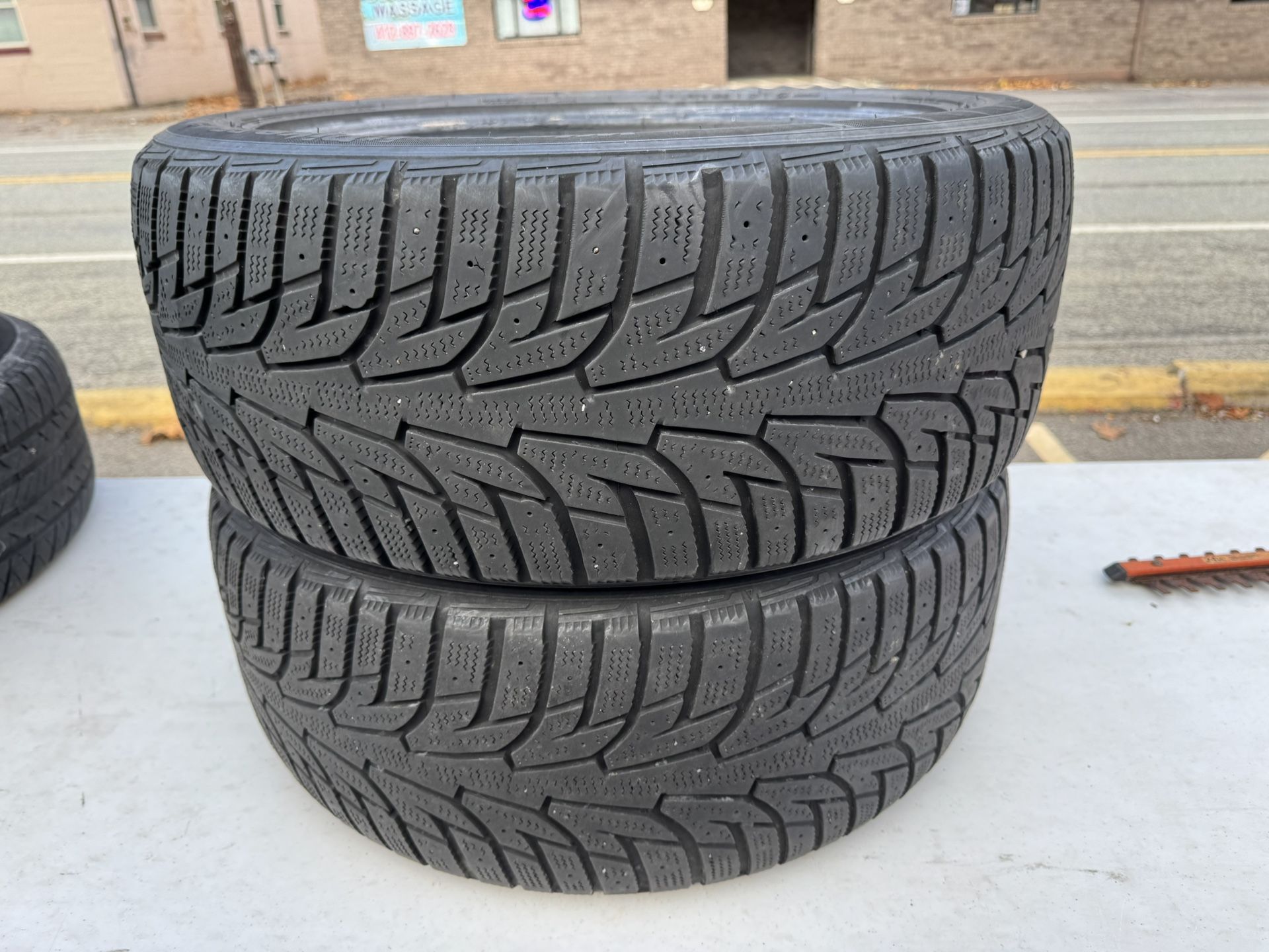 Set of 2 Hankook  Winter i*Pike size 225/50R17. Excellent Condition 
