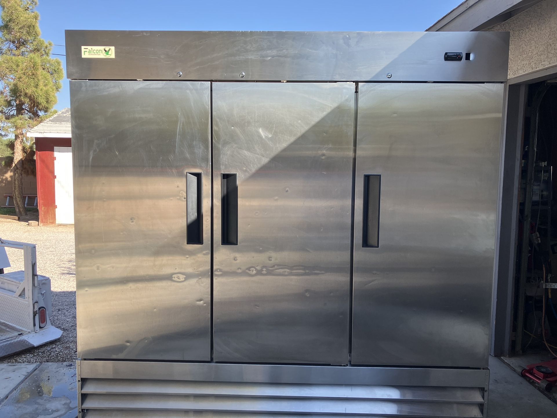 Falcon 3 Door Commercial Refrigerator for Sale in Las Vegas, NV OfferUp