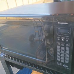 PANASONIC  1240 Watt MICROWAVE NEW ! IN STORAGE  $65