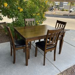 5 Piece Dining Set ( Can Deliver For $10 )