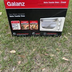 GALANZ RETRO TOASTER OVEN 0.9 Cubic Feet. Cream Color. New