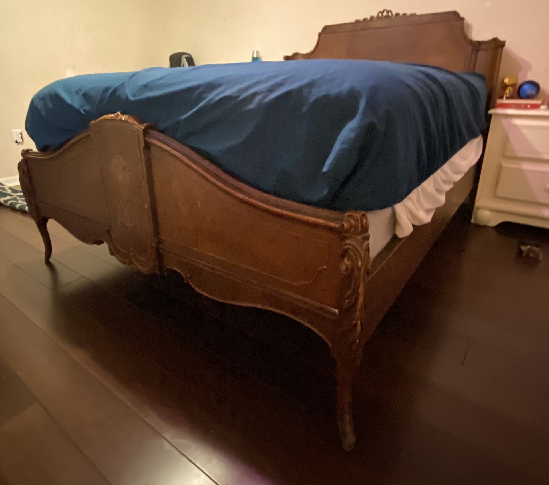 Full Size Antique Bedroom Set