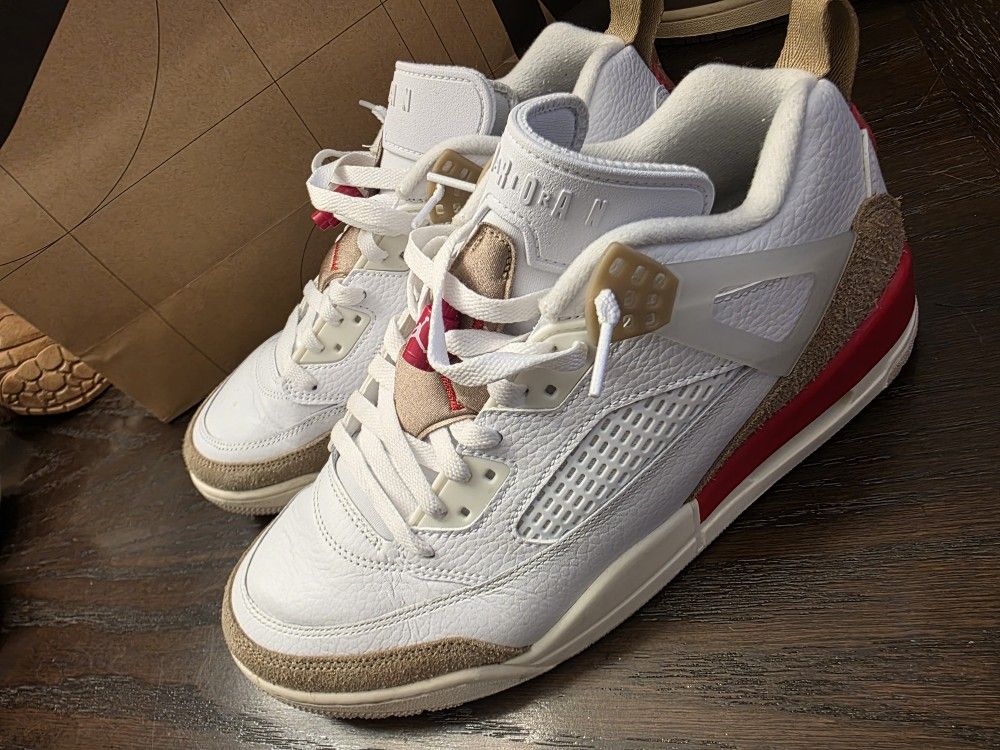 New NIKE JORDANS SIZE 10 1/2