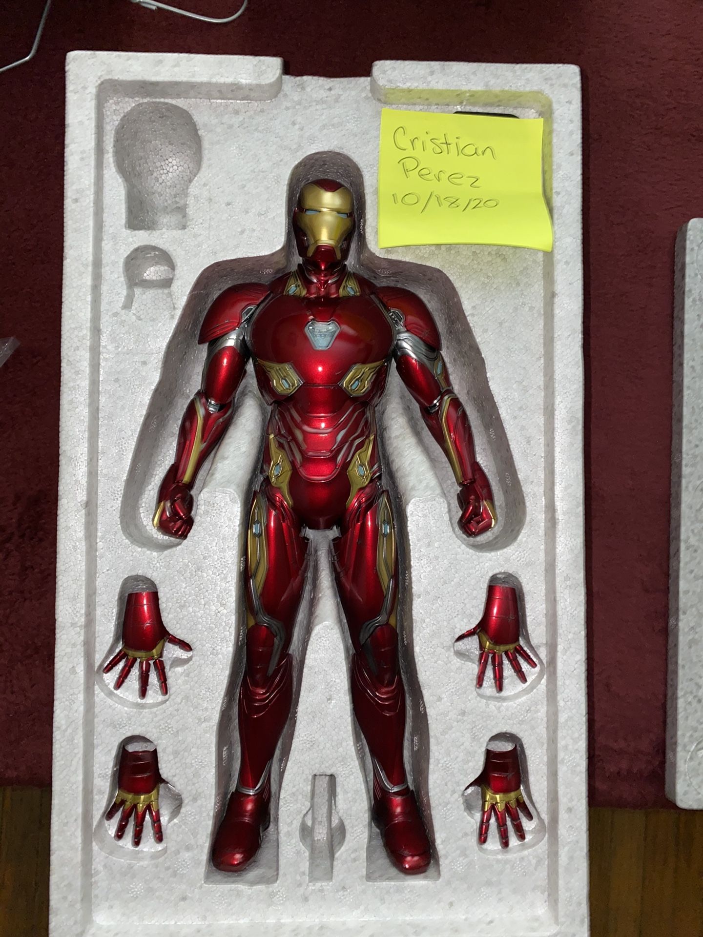 Hot Toys Iron Man, Captain America 1/6 scale