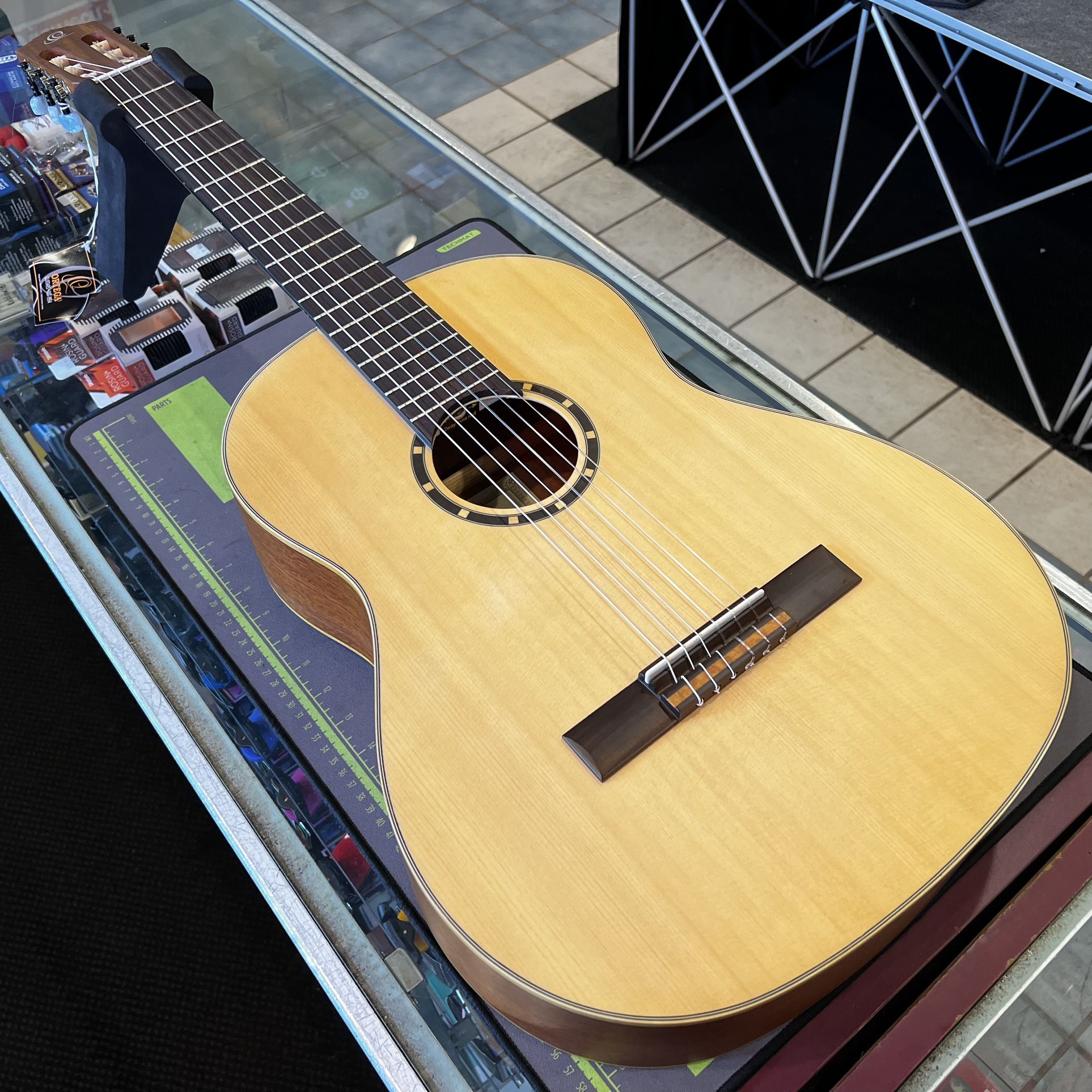 Ortega R121 Spruce Top 4/4 Classical Acoustic Guitar NEW