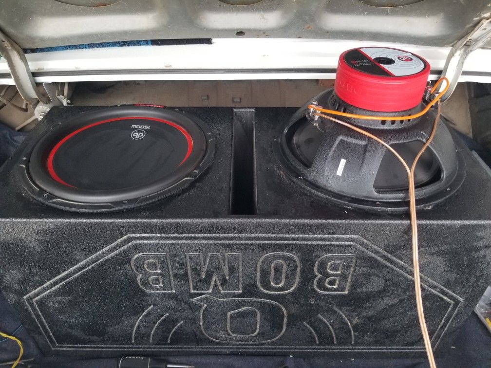 300 Dollars For Box And Speakers 15inches 1500 Wats