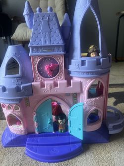 Nice Castle   And Coach.