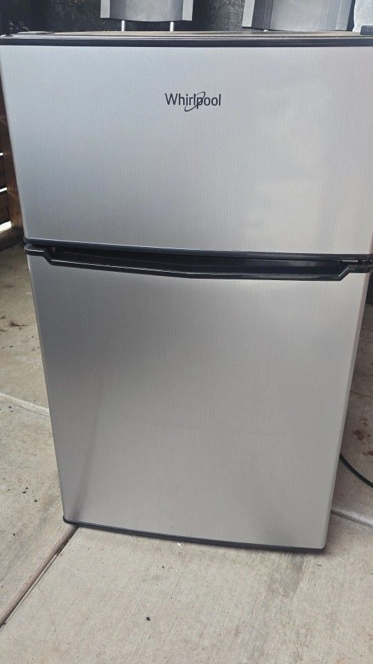 Mini Fridge Whirlpool