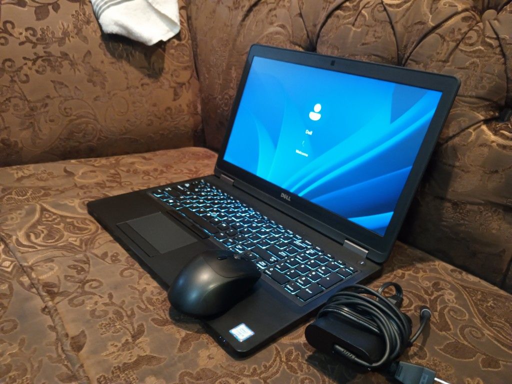 Laptop Dell Latitude E5570-core i5-12gb Ram-250gb HD SSD Solid-Go-od For Stud-ents Bue-na-para Estu-diantes.