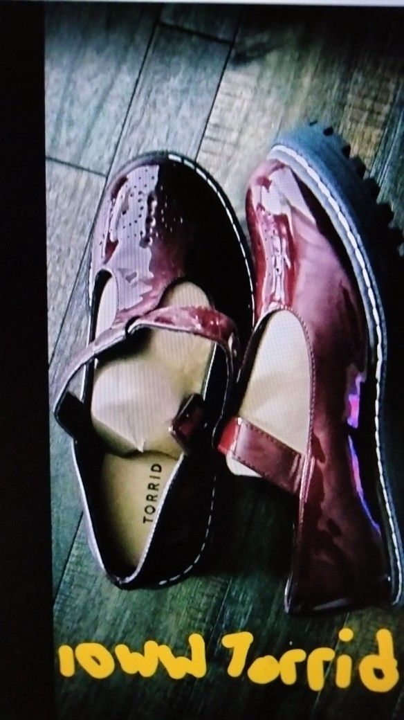New Ladies size 10 WW Torrid shoes 