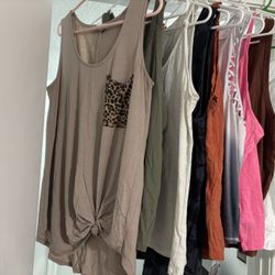 Woman’s XL/14 clothing - 24 pieces
