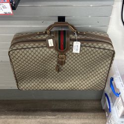 gucci supreme bag 