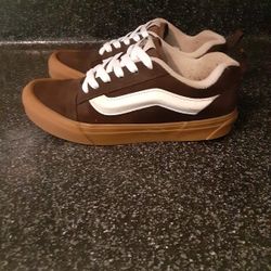 Vans womens 7.5 Good Condition 