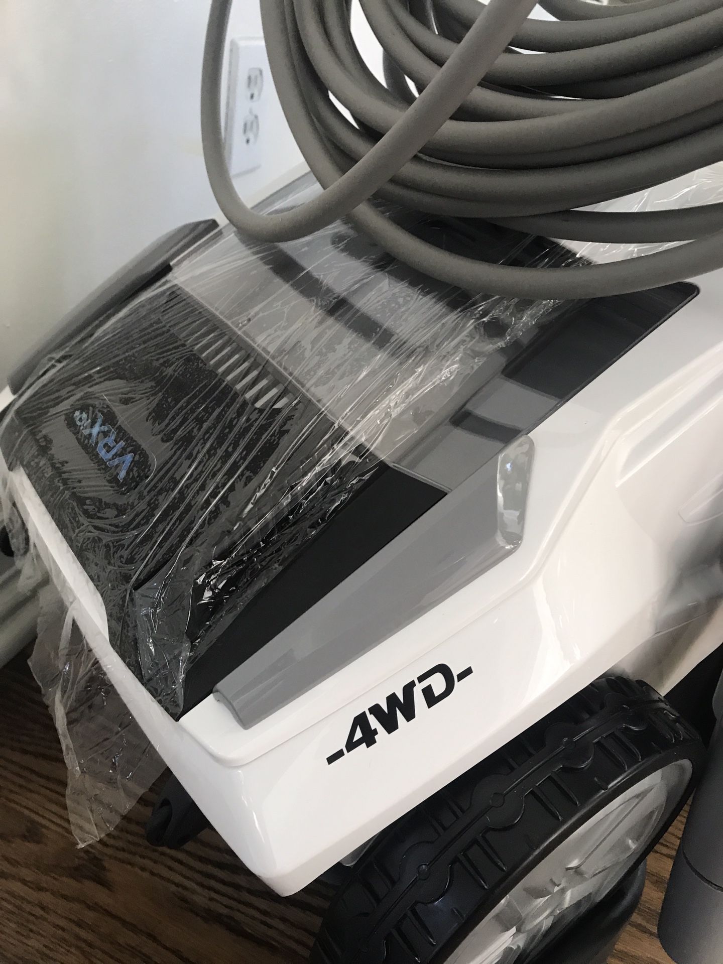 Polaris VRX IQ+ Pool Vacuum Cleaner Robot Brand New