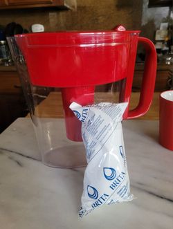 Brita water filter + container (like new condition)