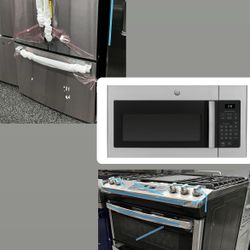 GE Stainless Steel Stove Fridge & Microwave Bundle 