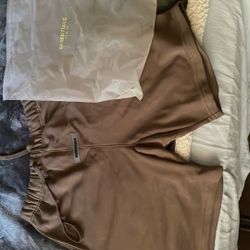 Essential Short Brown Color Way 