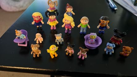 Little tiny cabbage, patch dolls 18 piece pieces and a little highchair and another little bed