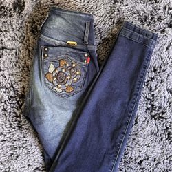 Pull Up Colombian Jeans 