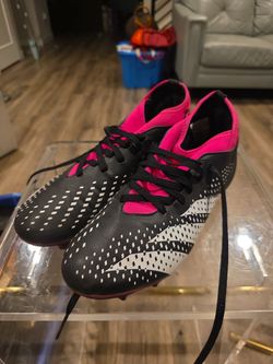 Adidas size 7 women cleats