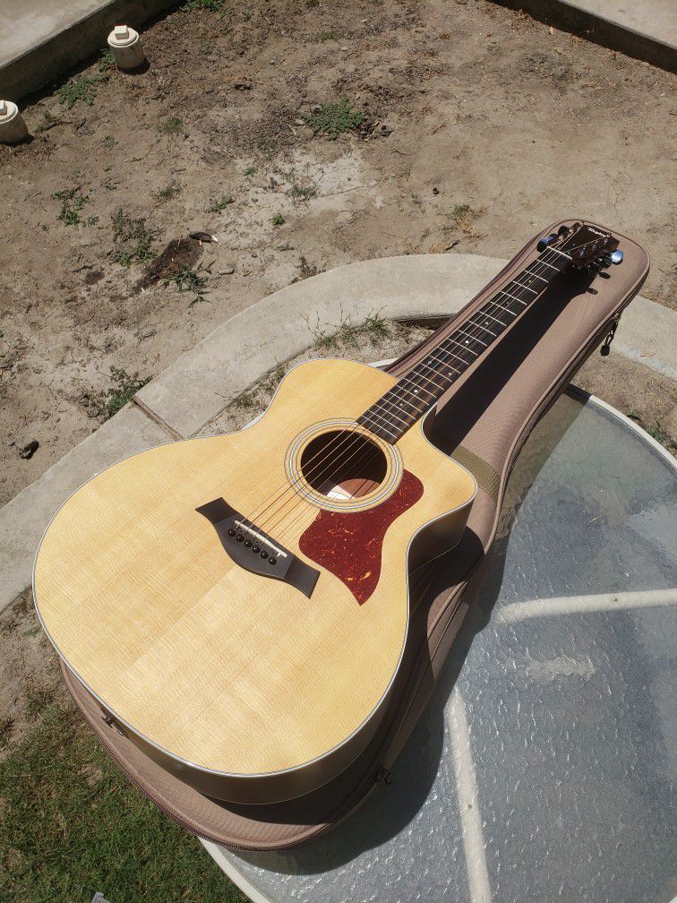 Taylor 214CE Acoustic Guitar