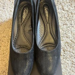 Women’s Trotters Wedge Dress Shoes 