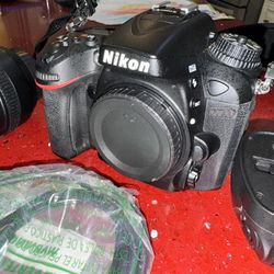 Nikon D7100 DSLR Camera +  Nikkor DX 18-200mm Lens Accessories Included 