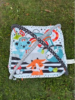 Baby tummy time activity mat