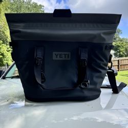 YETI  M30 TOTE SOFT COOLER 
