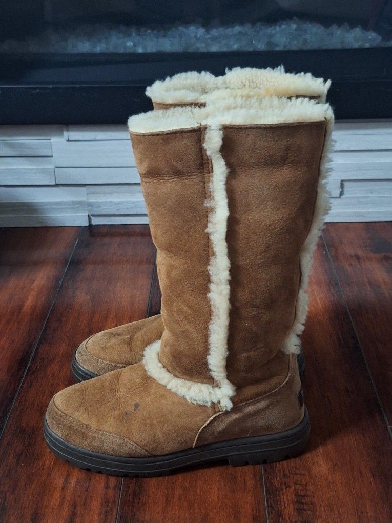 UGG Women’s Classic Sundance II Tall Boots Size 7