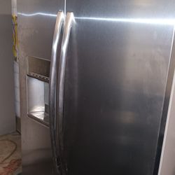 Whirlpool Refrigerator Ice Maker Water Dispenser Works Great 