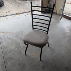 Outdoor/indoor Table And Chairs