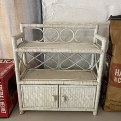 Small Shelf/cabinet