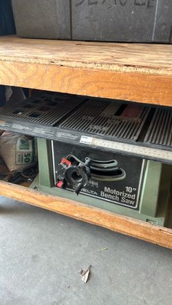 Table saw with table