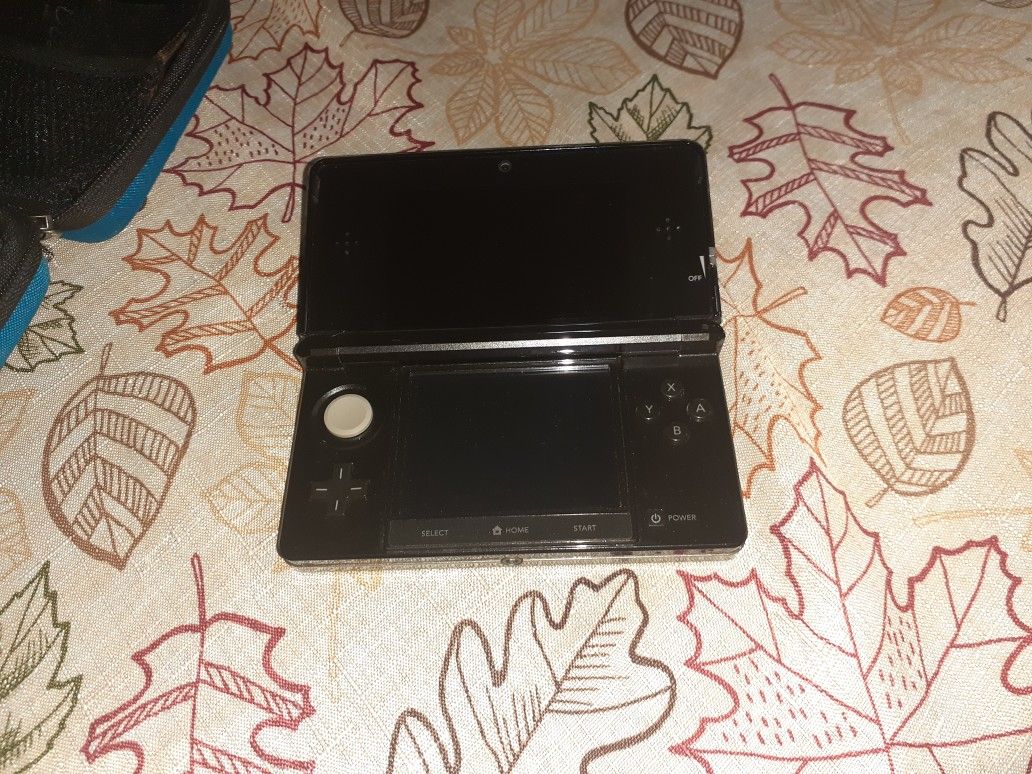Nintendo 3ds With 13 Games