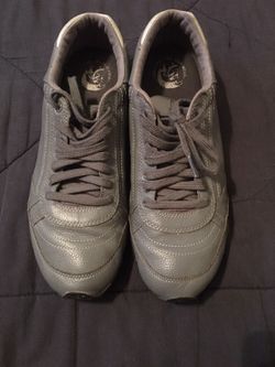 Gray diesel shoes size 10