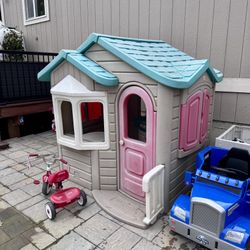 Kids Outdoor Playhouse 