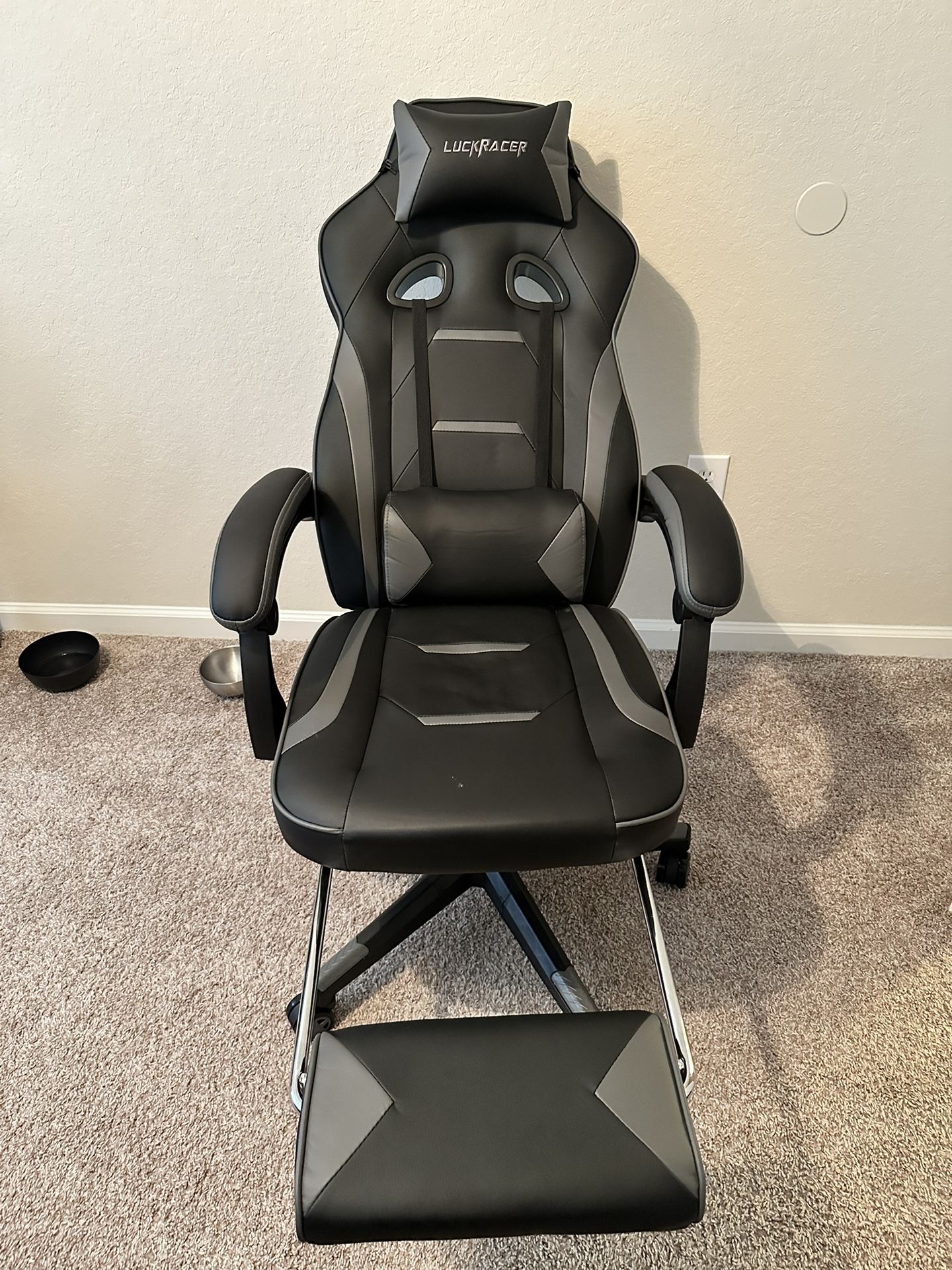 Adjustable Gaming Chair With Footrest