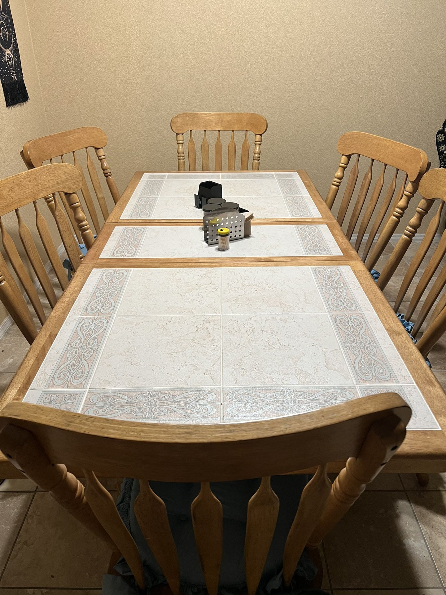 Dining Table/Chairs