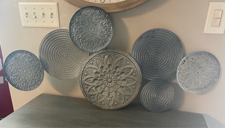 Nice wall decor $15 Arciero st