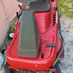 Craftsman Lawn Tractor - Needs Fixing 