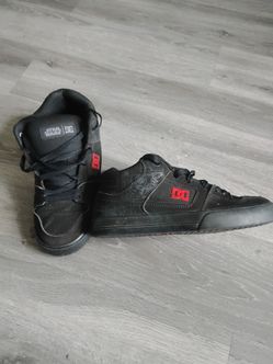 DC Men's Pure Mid Star Wars Skate Shoes
Size 9