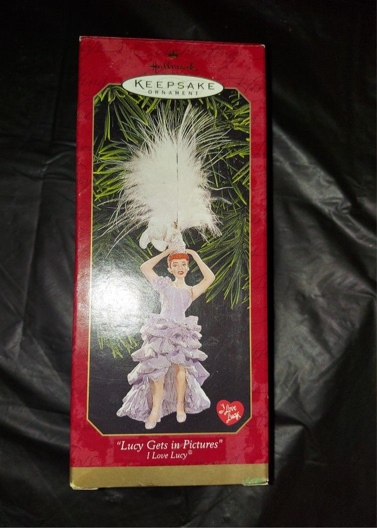 Hallmark: Keepsake Ornament - "Lucy Gets in Pictures" I Love Lucy