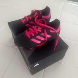 Toddler Size 10 Soccer Shoes (cleats)