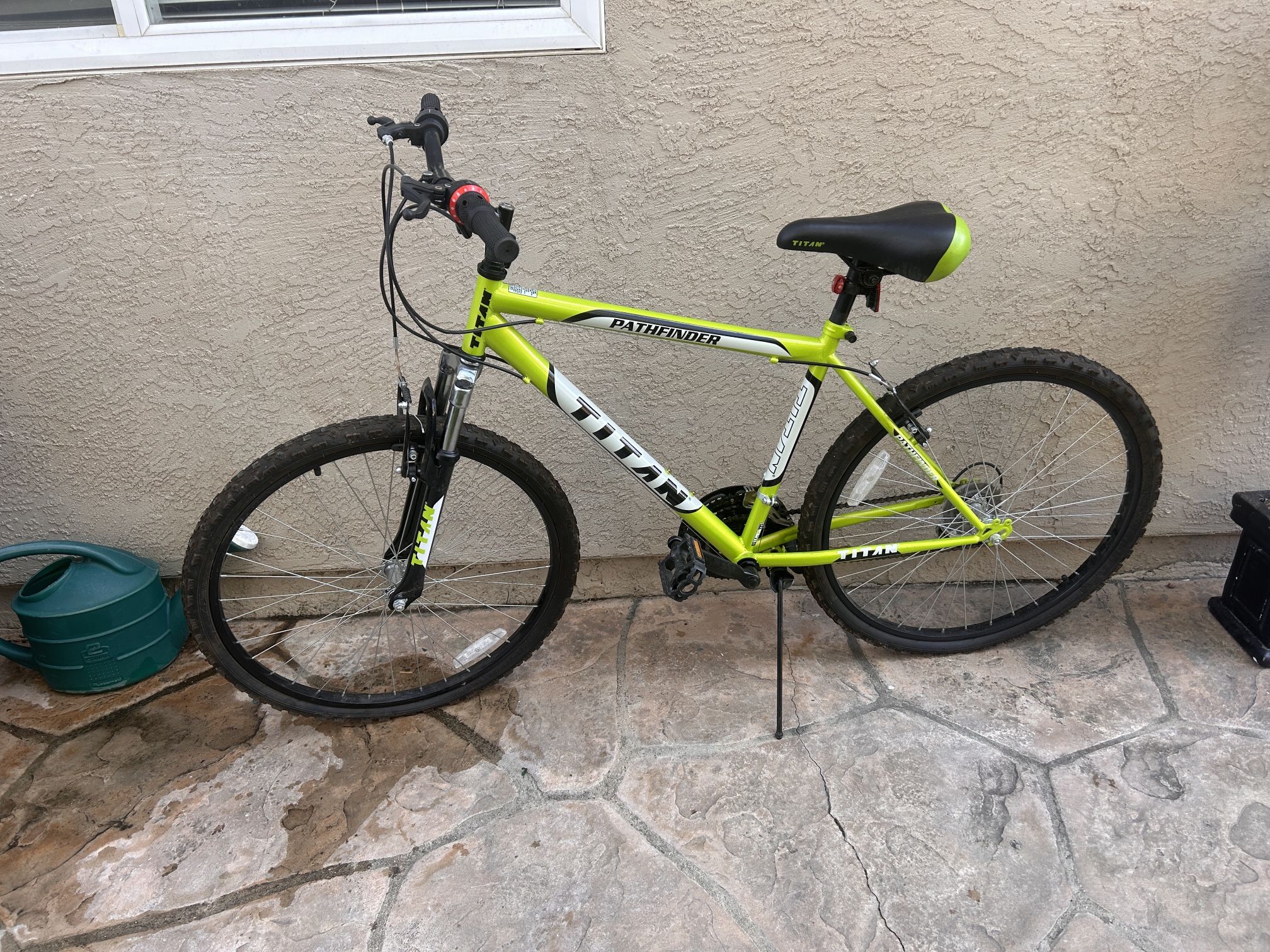 Titan Pathfinder Men's 18-Speed Suspension Mountain Bike, Keylime Green