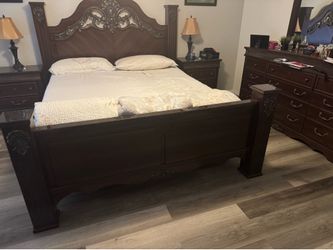 Bedroom set 6 pice good shape