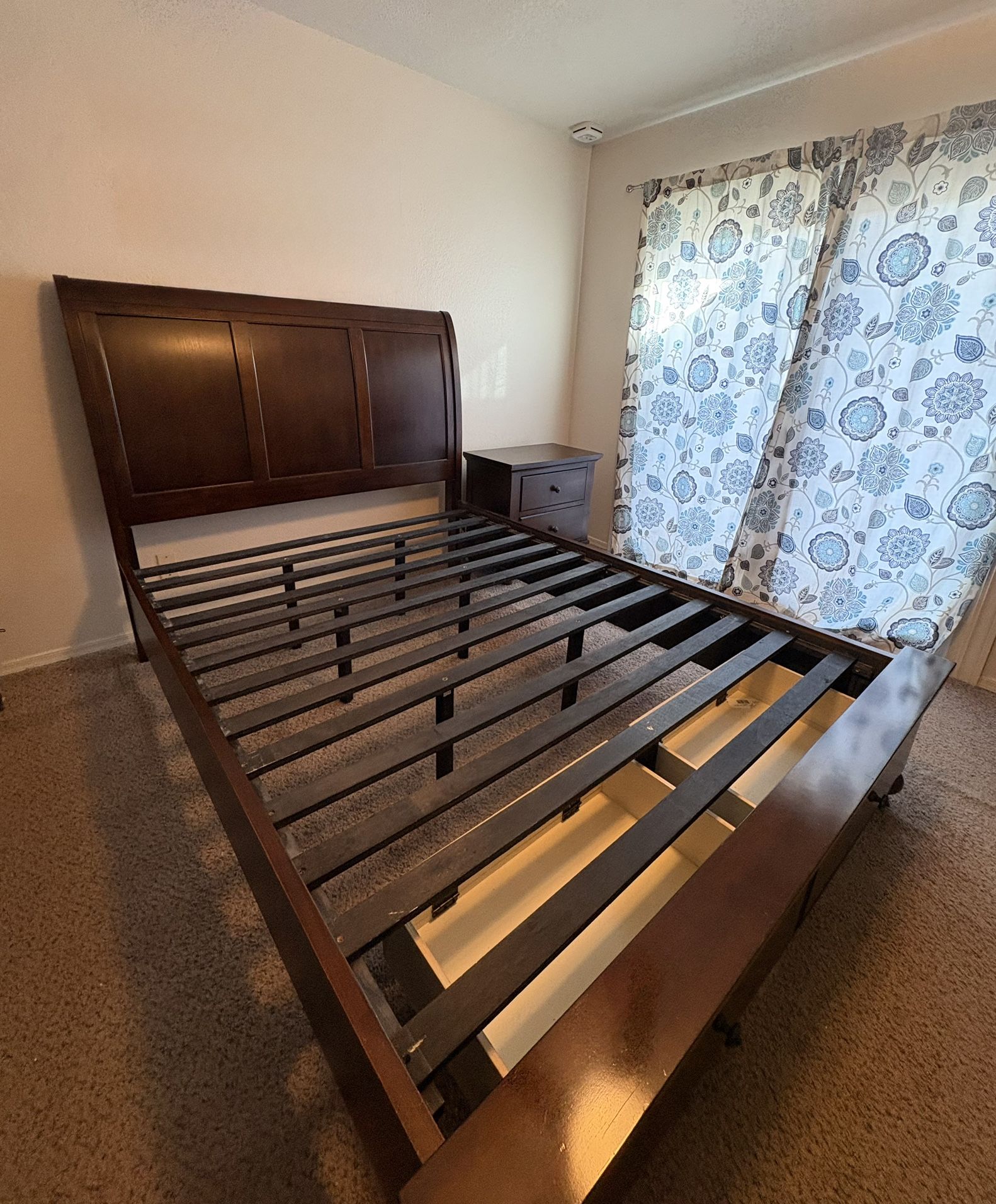 3 Piece WoodQueen Bedroom Set